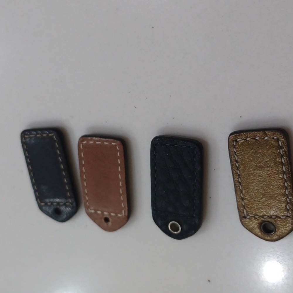4 small Coach Hangtags - Picture 3 of 6